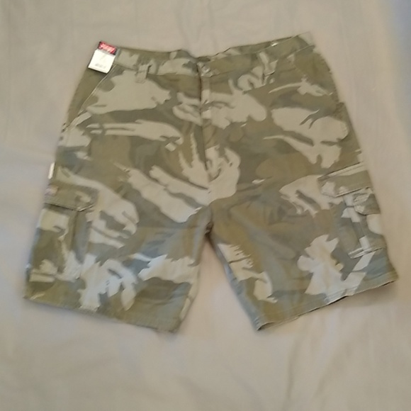 Wrangler Other - Wrangler's original camo cargo shorts
